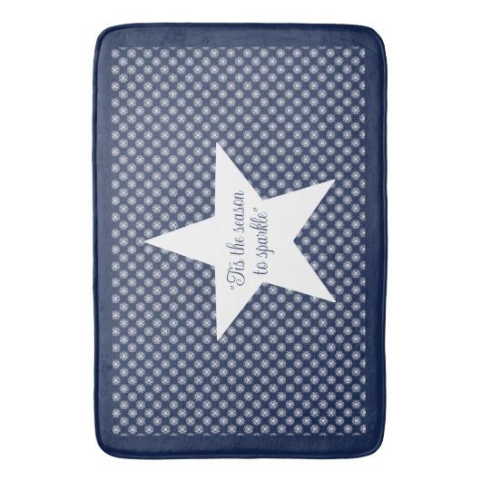 White Snowflake Pattern on a Midnight Blue Sky Badematte (Vorderseite Vertikal)