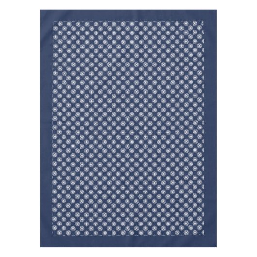 White Snowflake Pattern on a Midnight Blue Sky Tischdecke (Vorderseite)