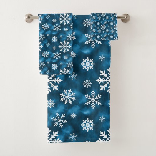 White Snowflake Pattern On Blue Winter Badhandtuch Set (Insitu)