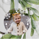 White Snowflakes Baby's First Christmas Foto Keramik Ornament<br><div class="desc">Das erste Weihnachtsgeschmuck eines zweiseitigen Babys mit dem Foto eines Babys unter einem Schneeflocke. Geben Sie den Namen des Babys und das Jahr ein.</div>