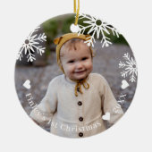White Snowflakes Baby's First Christmas Foto Keramik Ornament (Vorne)
