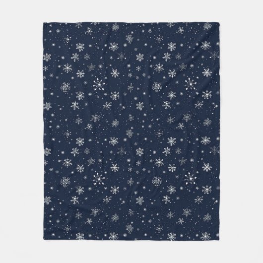 White Snowflakes on a Dark Blue Background Fleecedecke (Vorderseite)
