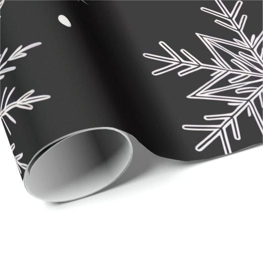 White Snowflakes On Black Background Christmas Geschenkpapier (Rolleneckpunkt)