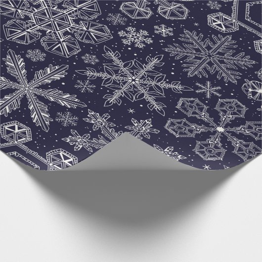 White Snowflakes on Blue Geschenkpapier (Ecke)