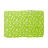 White Snowflakes on Green Winter Pattern Badematte (Vorderseite)