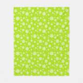 White Snowflakes on Green Winter Pattern Fleecedecke (Vorderseite)