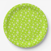 White Snowflakes on Green Winter Pattern Pappteller (Vorderseite)