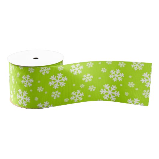 White Snowflakes on Green Winter Pattern Ripsband (Spule)
