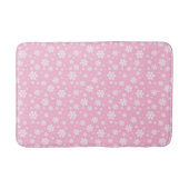 White Snowflakes on Light Pink Winter Pattern Badematte (Vorderseite)