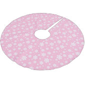 White Snowflakes on Light Pink Winter Pattern Polyester Weihnachtsbaumdecke (Schrägansicht)