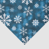 White Snowflakes Pattern On Blue Cool Winter Seidenpapier (Detail)