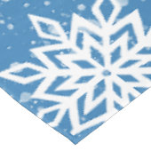 White Snowflakes Sapphire Blue Tischdecke (Schrägansicht)
