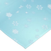 White Snowflakes Tischdecke (Schrägansicht)