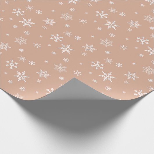 White Snows on Dusty Rose Modernes Weihnachtsgesch Geschenkpapier (Ecke)