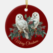 White Snowy Owls in Berries über Burgund Weihnacht Keramik Ornament (Vorne)