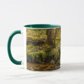 White Spirit Bear jagt Fische auf Riordan Creek Tasse (Links)