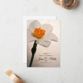 White Spring Daffodil gemeinsam mit einer Gedächtn Mitteilungskarte (Vorderseite/Rückseite Beispiel)