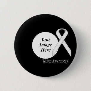 White Standard Ribbon von Kenneth Yoncich Button