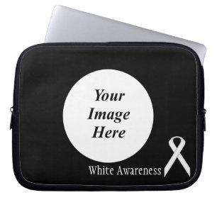 White Standard Ribbon von Kenneth Yoncich Laptopschutzhülle