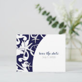 White Starfish Blue Beach Hochzeit Save the Date Ankündigungspostkarte (Stehend Vorderseite)