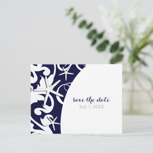 White Starfish Blue Beach Hochzeit Save the Date Ankündigungspostkarte (Stehend Vorderseite)