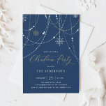 White String Lights Navy Blue Weihnachts-Party Einladung<br><div class="desc">Mit dieser individuell gestaltbaren Weihnachtsfeier laden wir Sie zu Ihrer Veranstaltung ein. Es bietet festliche Saitenlichter und Schneeflocken. Personalisieren Sie diese,  indem Sie Ihre Daten hinzufügen. Diese elegante Weihnachtseinladung ist in anderen Farben und mit Karton erhältlich. Matching-Elemente sind verfügbar.</div>
