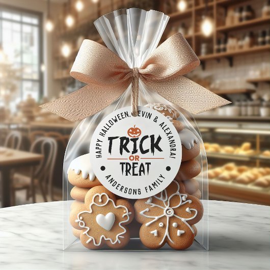 White Stylish Halloween "Trick or Treat" Print Runder Aufkleber