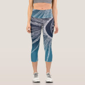 White Sun Moon Mandala Blue Gradient Design Capri Leggings (Vorderseite)