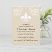 White & Taupe French Fleur De Lis Scrolls Wedding Einladung (Stehend Vorderseite)