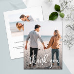 White Text Wedding Foto Vielen Dank Flyer<br><div class="desc">Kleines 4, 5" x 5, 6" erschwingliches dünnes Papier verfügt über Ihr Foto, die Worte Dankeschön, Ihre Namen und Hochzeitsdatum in schicken Schriften mit Ihrem Dankeschön notieren auf der Rückseite. 80 lb Papier und Ihre Wahl von 3 Größen. **KEINE ENVELOPEN SIND ENTHALTEN. Achten Sie darauf, Ihre Bestellung zu verdoppeln, bevor...</div>