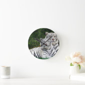 White Tigers Runde Wanduhr (Zuhause)