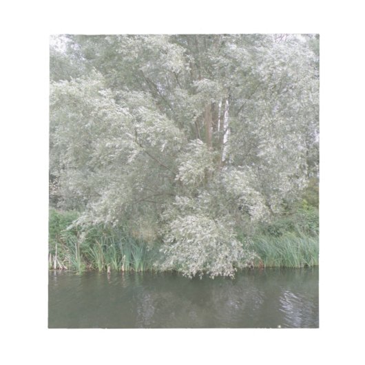 White Tree and River Landscape Notepad Notizblock (Vorderseite)