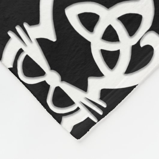 White Trinity Knot Celtic Cat Fleece Blanket (Ecke)