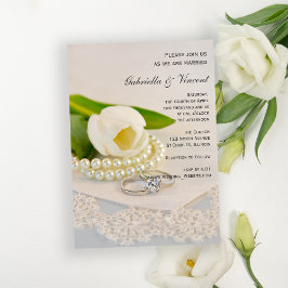 White Tulip, Pearls and Rings Wedding Einladung