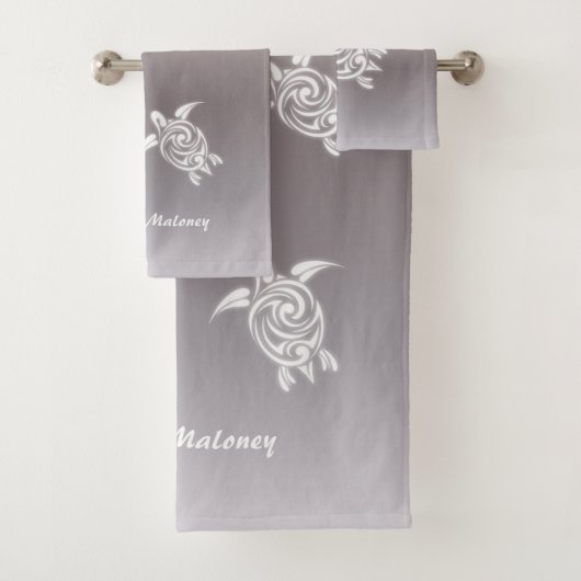 White Turtles Taupe Gradiet Name hinzufügen  Badhandtuch Set (Insitu)