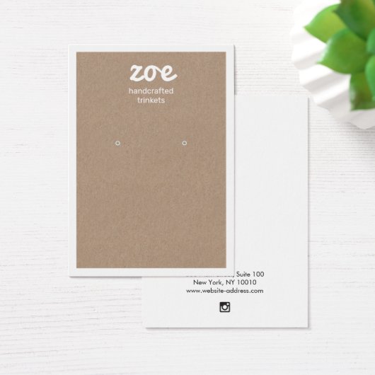 White Typografy Kraft Earring Display Card (Schreibtisch)