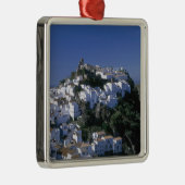 White Village Casares, Andalusien, Spanien Silbernes Ornament (Rechts)