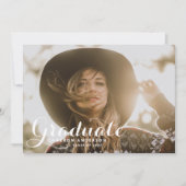 White Whimsisical Script Overlay Foto Abschluss Einladung (Vorderseite)