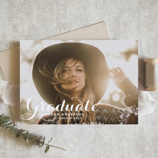 White Whimsisical Script Overlay Foto Abschluss Einladung