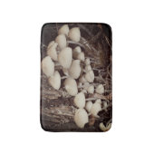 White Wild Mushroom Cluster Badematte (Vorderseite Vertikal)