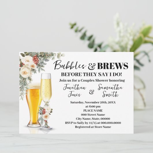 White Winter Floral Bubbles & Brews Bridal Shower Einladung (Stehend Vorderseite)