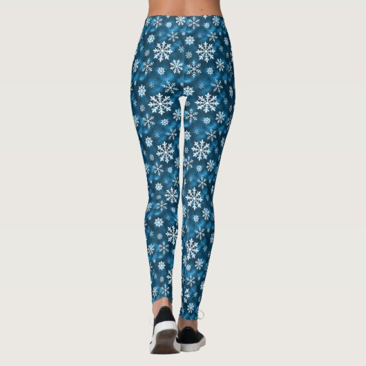 White Winter Snowflake Pattern On Icy Cool Blue Leggings (Rückseite)