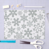 WHITE WITH GREEN WINTER SNOWFLAKES SEIDENPAPIER (Handwerk)