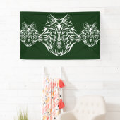 White Wolf Head auf Green Banner (Insitu)
