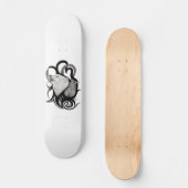 White Wolf mit Raven Tribal Art Skateboard (Vorderseite)