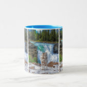 White Wolf & Rocky Mountain Wasserfall Wilhelm Tel Zweifarbige Tasse (Mittel)
