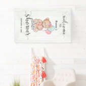 White Wood & Teddy Bear Girl Babydusche Willkommen Banner (Insitu)