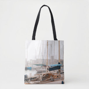 WHITE YACHT AUF BAY TASCHE