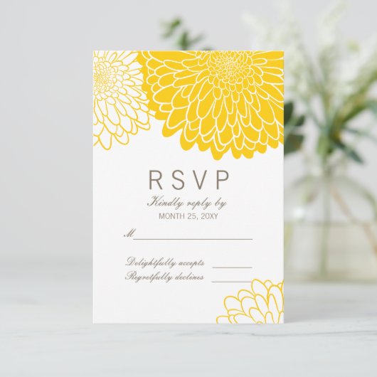 White Yellow Chrysanthema Response RSVP Card (Stehend Vorderseite)