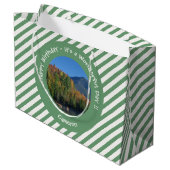 Whiteface Mountain, Autumn Party Items von Adirond Große Geschenktüte (Rückseite Schrägansicht)